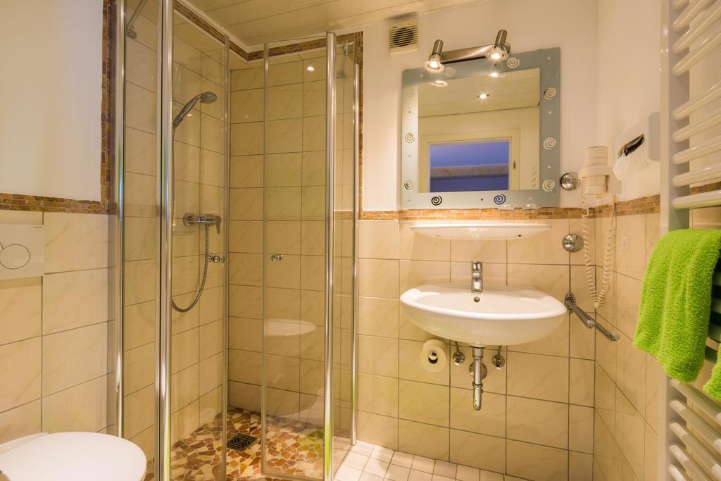 Hotel Landgasthof Zum Schildhauer Halfing Экстерьер фото